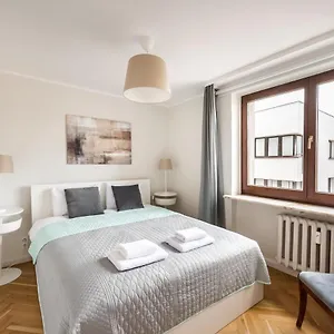 https://old-town-square-apartament.warsawhotelspoland.com